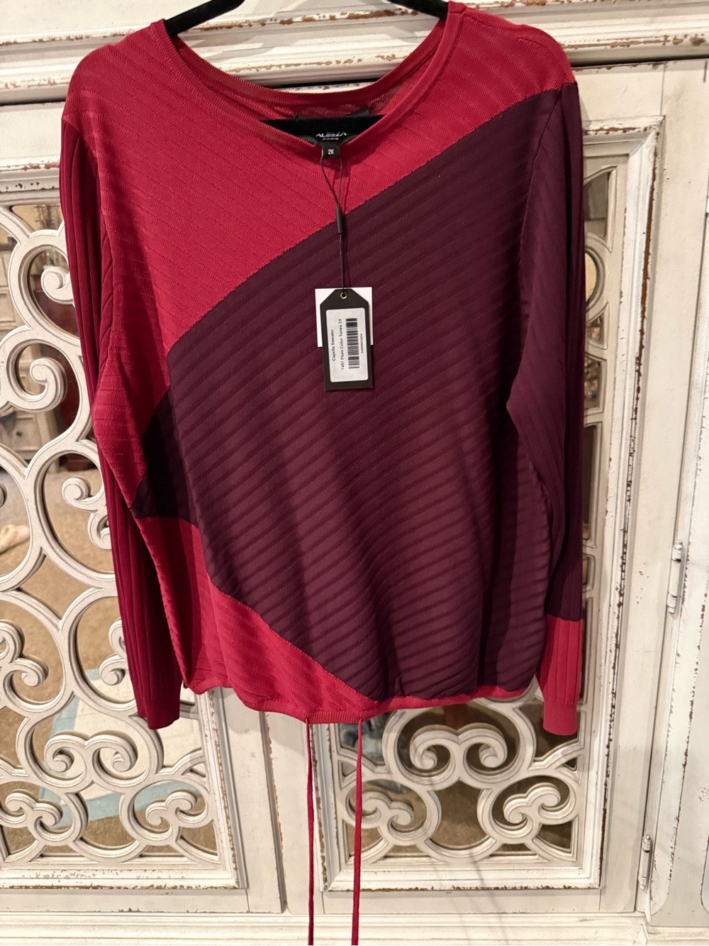 ALEEZA PARIS! 2X Women's Diagonal Colorblock Crewneck Sweater in Red and Wine